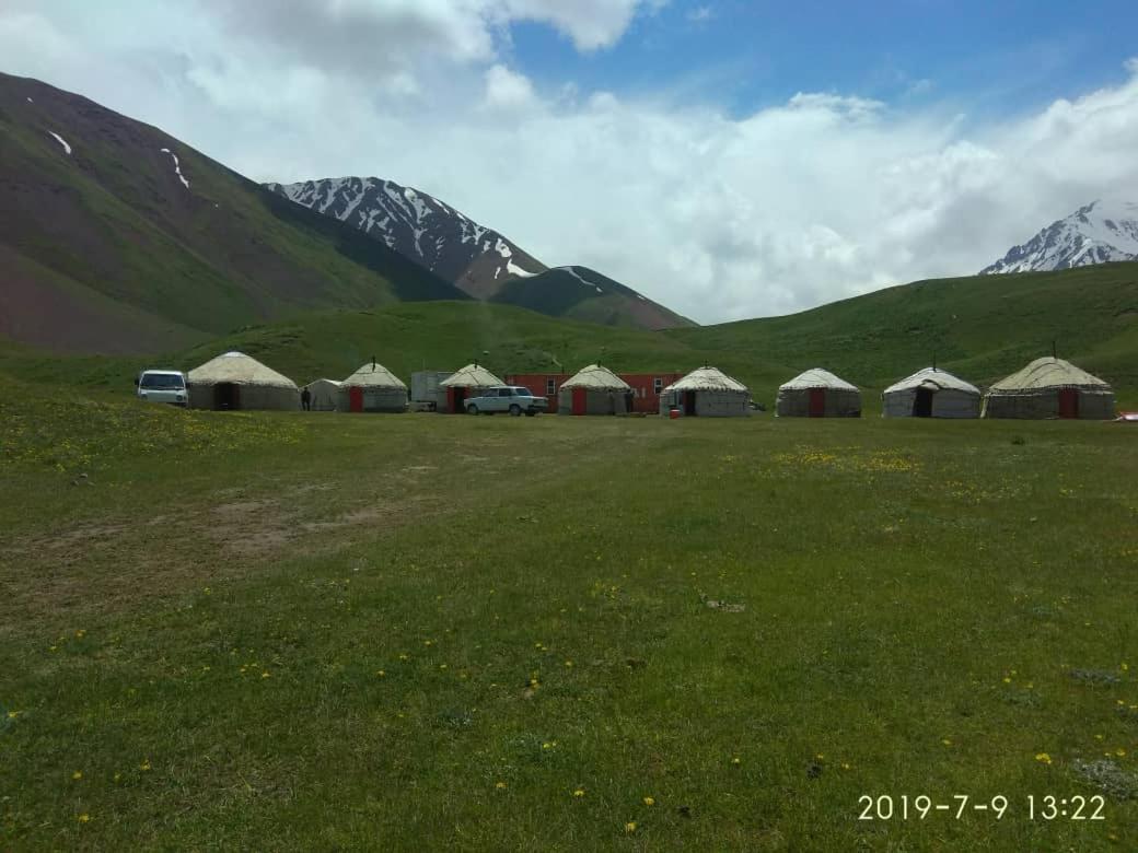Pamir Nomad Yurt Camp Hotel Kara-Kavak Екстериор снимка